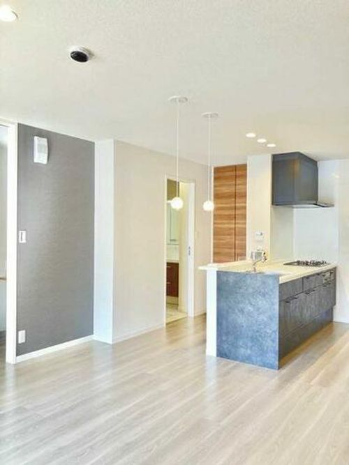 モンレーヴ本町A0102の居間