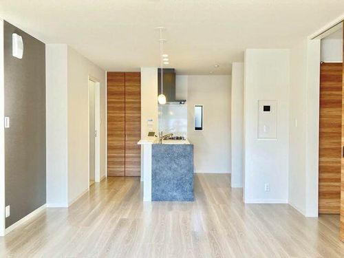 モンレーヴ本町A0102の居間