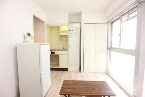 ヒルバレー妙法寺駅前の居間