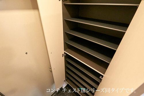 リエゾン学園前の玄関
