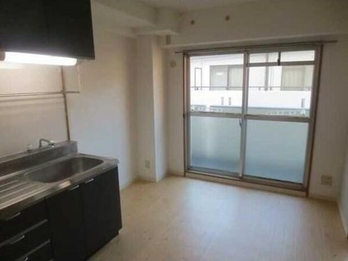 シャルマン西代の居間