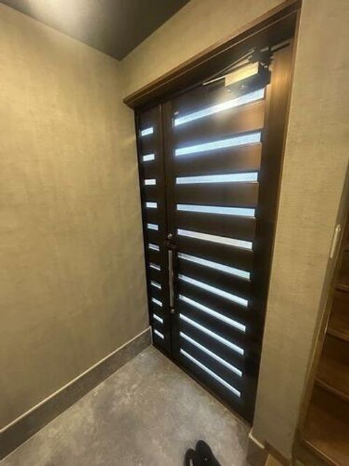 大阪府高槻市宮之川原4丁目(一戸建)の賃貸物件の玄関