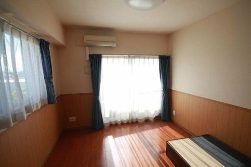 セントラル・マンスリー小牧403の居間