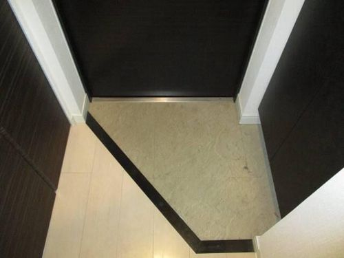 兵庫県神戸市兵庫区中道通2丁目(マンション)の賃貸物件の玄関