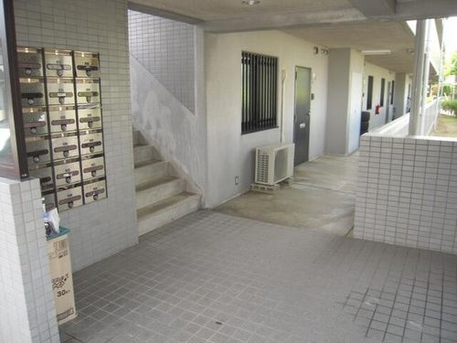 ウィンズ弐番館の玄関
