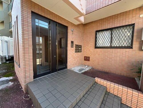 シャトーレ相原郷302の玄関