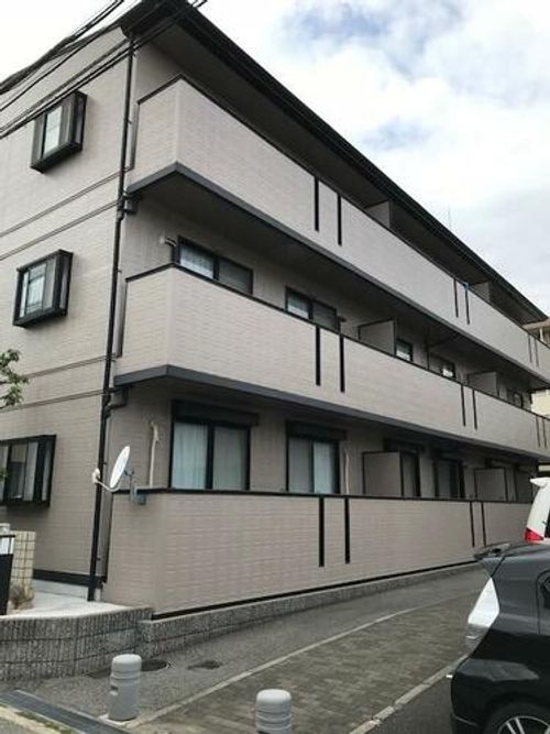 ツインコート六番館103の外観
