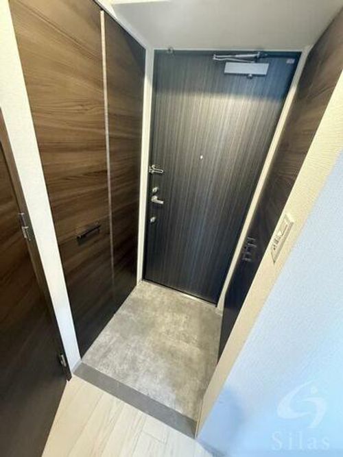 S-RESIDENCE堺altklasの玄関