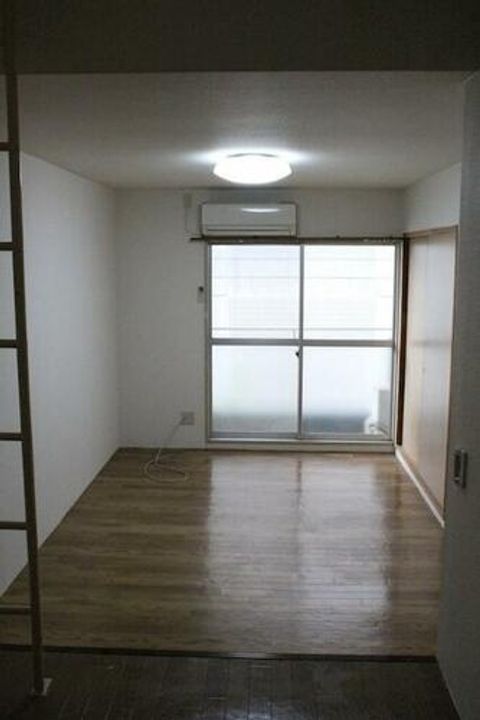 シティベール医生ヶ丘209の居間