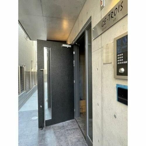 大阪府堺市堺区九間町西2丁(マンション)の賃貸物件の玄関