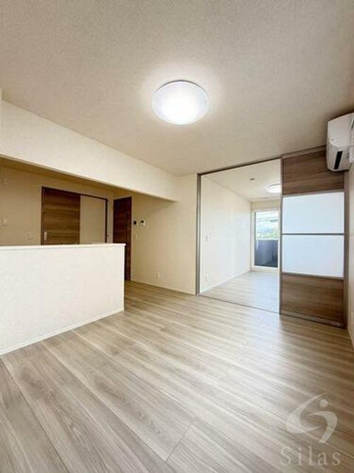 GRAMM桂北滝川 C棟の居間