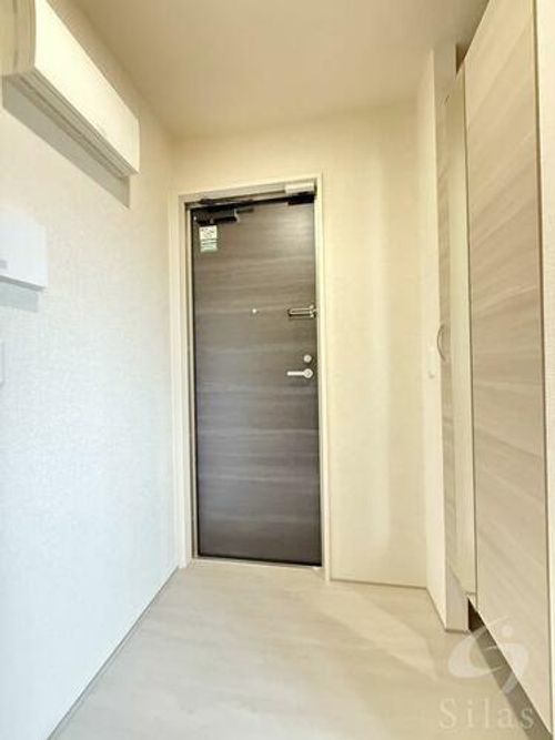 GRAMM桂北滝川 C棟の玄関