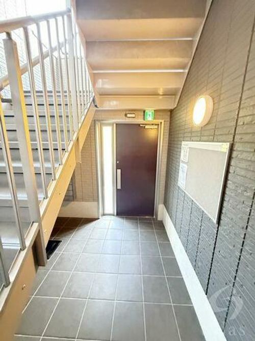 GRAMM桂北滝川 C棟の玄関