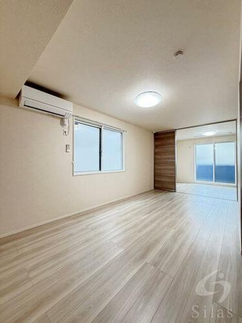 GRAMM桂北滝川 C棟の居間