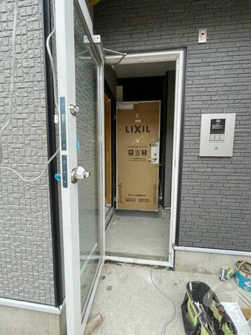 エーデルシュタイン花園伊町の玄関