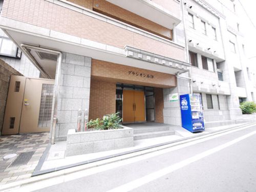 グラシオン西陣の玄関