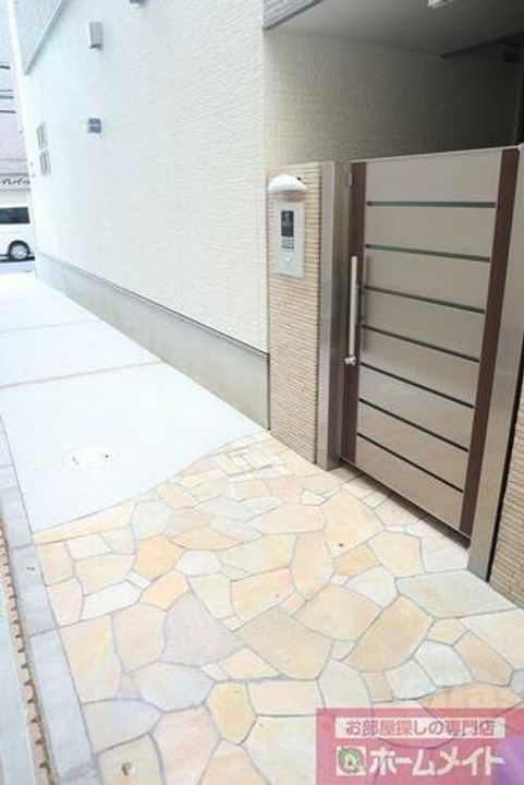 大阪府吹田市垂水町1丁目(アパート)の賃貸物件の玄関