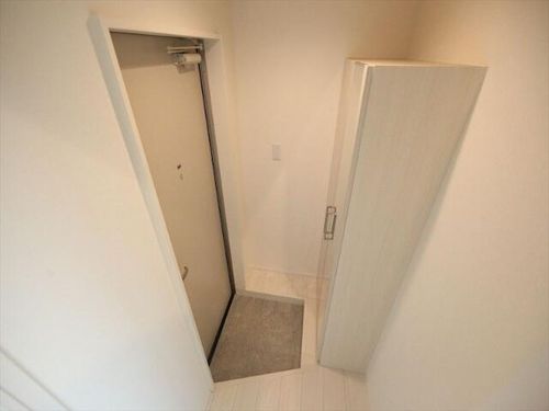 サニーガーデン黄金301の玄関