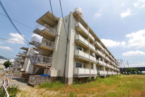 ビレッジハウス萩庄4号棟の外観