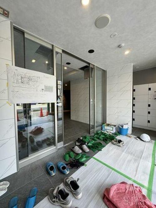 プレサンス大津京町ベルリーヴァの玄関