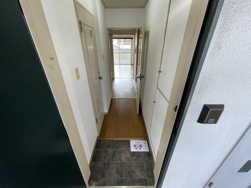 大阪府大阪市生野区勝山北1丁目(マンション)の賃貸物件の玄関