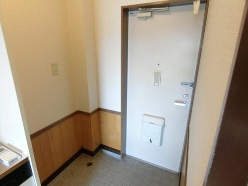 セブンハイツ3-Hの玄関
