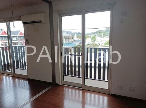 コンフォート上原田 B棟の居間