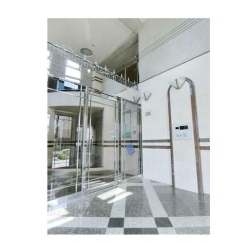 福岡県那珂川市中原3丁目(マンション)の賃貸物件の玄関