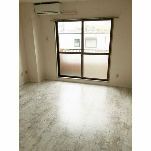 ラッフル春日井501の居間