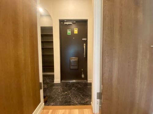 朝日プラザ千里北 C棟の玄関