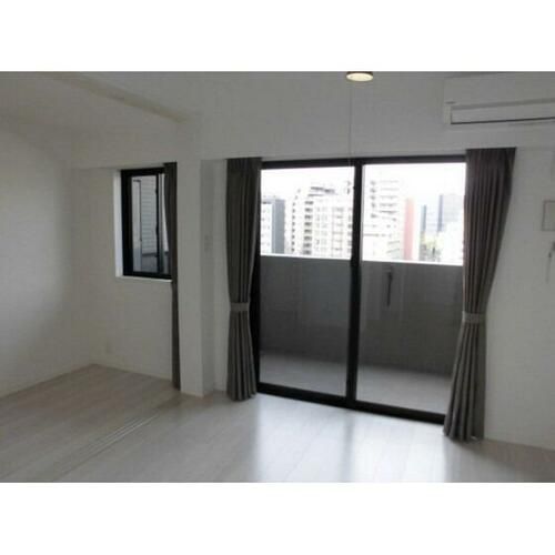 ヴィラージュ博多ステーション903の居間