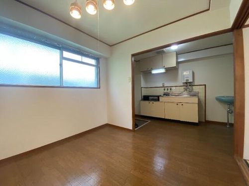 UJビル豊里の内装