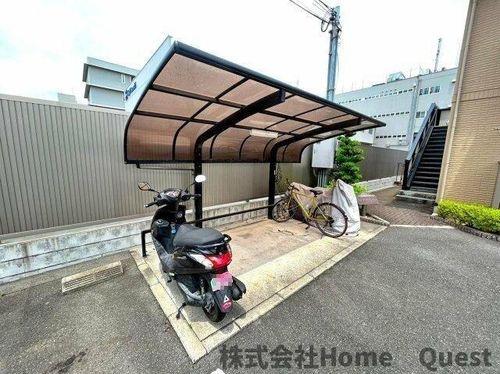 M’Sエクレールの周辺