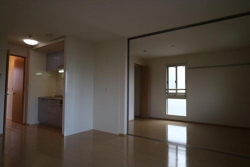 兵庫県宝塚市旭町1丁目(アパート)の賃貸物件の居間