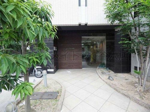 プロシード大阪梅田ポーションの玄関