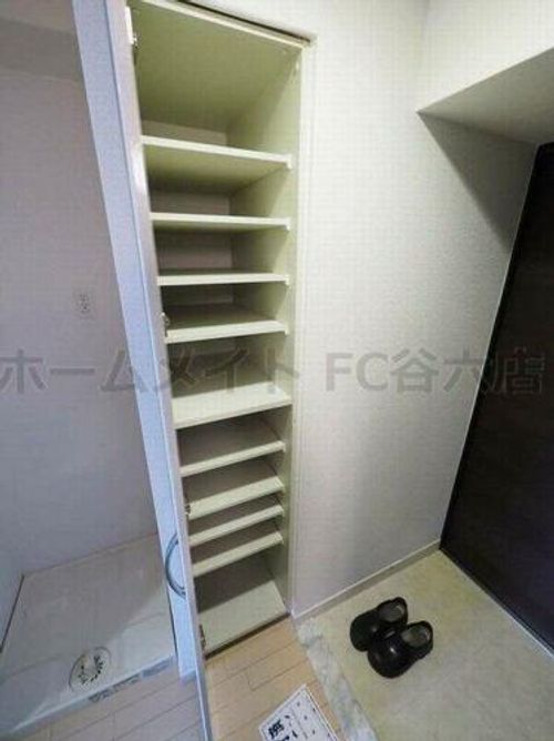 プロシード大阪梅田ポーションの玄関