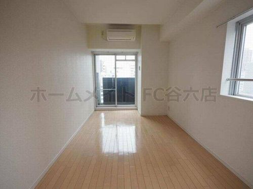 プロシード大阪梅田ポーションの居間