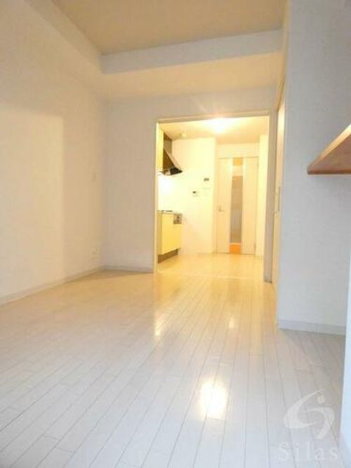 クレイドル西田辺の居間