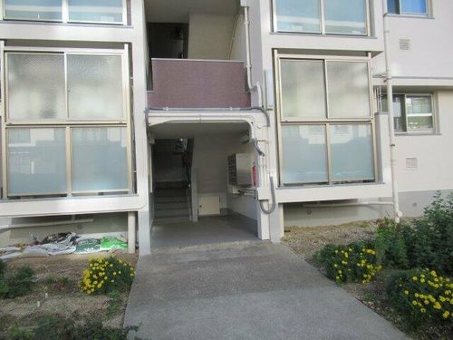 狩口台住宅28号棟の玄関