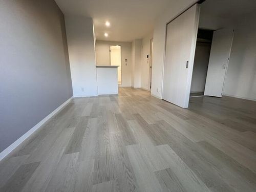 ミルーナヒルズ茨木103の居間