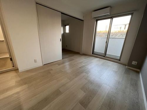 ミルーナヒルズ茨木103の居間