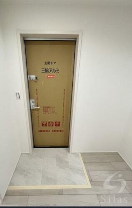 大阪府大東市南津の辺町(アパート)の賃貸物件の玄関