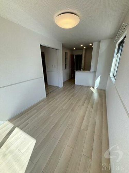 Garden 浜プラスの居間