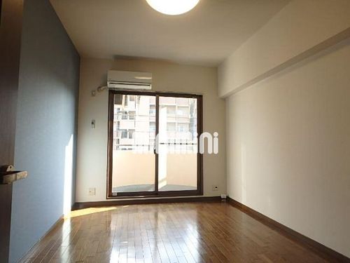 エトワール上条の居間