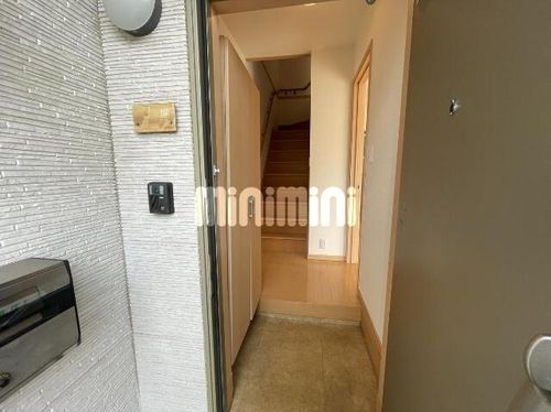 ファーストシーズンの玄関