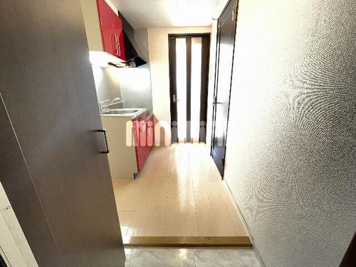 フェリーク新栄の玄関