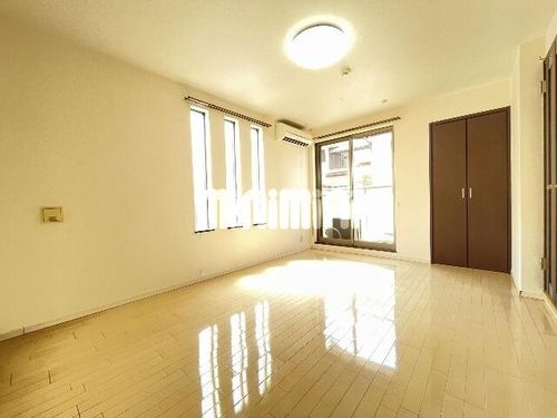 フェリーク新栄の居間