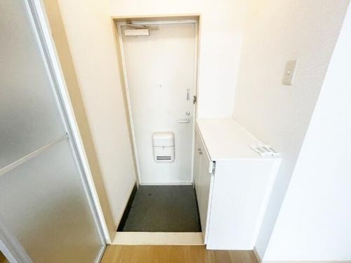 エルディム泉 5の玄関