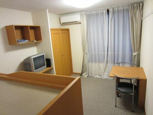 レオパレスISHIDAの居間