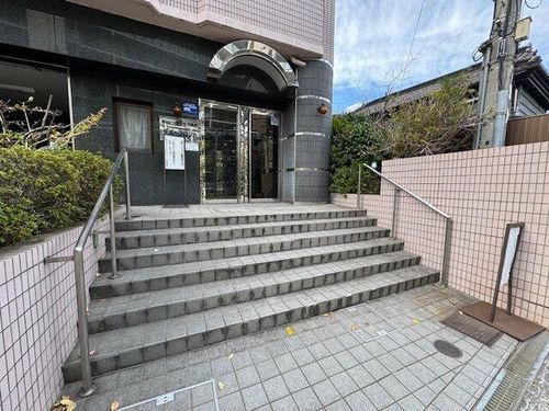 朝日プラザ河内長野デポーフロントの玄関